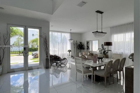 Casa en venta en Doral, Florida, 5 dormitorios, 429.95 m2 № 853707 - foto 7