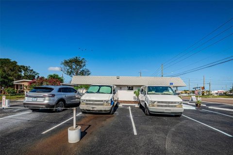 Propiedad comercial en venta en New Port Richey, Florida, 227.42 m2 № 1256733 - foto 7