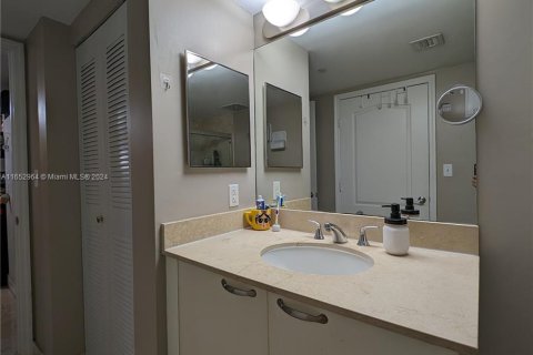 Condominio en venta en Miami, Florida, 1 dormitorio, 73.49 m2 № 1348362 - foto 2