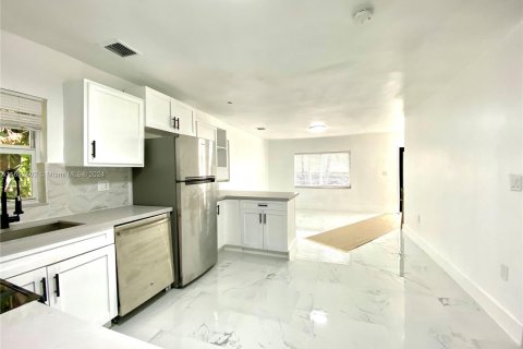 Casa en venta en Miami, Florida, 3 dormitorios, 114.83 m2 № 1348361 - foto 4