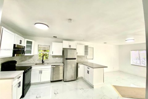 Casa en venta en Miami, Florida, 3 dormitorios, 114.83 m2 № 1348361 - foto 10