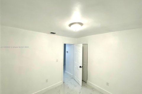 Casa en venta en Miami, Florida, 3 dormitorios, 114.83 m2 № 1348361 - foto 11