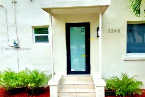 House in Miami, Florida 3 bedrooms, 114.83 sq.m. № 1348361 - photo 1