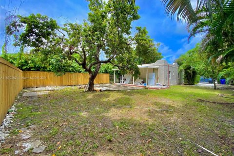 House in Miami, Florida 3 bedrooms, 114.83 sq.m. № 1348361 - photo 12