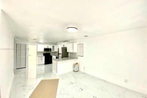 Casa en venta en Miami, Florida, 3 dormitorios, 114.83 m2 № 1348361 - foto 6