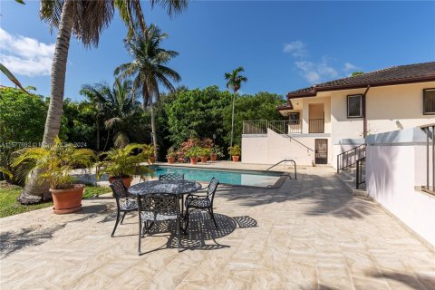 House in Coral Gables, Florida 4 bedrooms, 456.34 sq.m. № 1188904 - photo 20