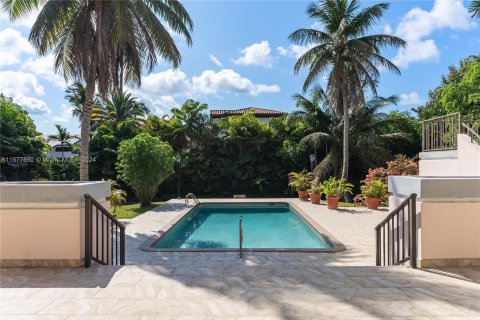 House in Coral Gables, Florida 4 bedrooms, 456.34 sq.m. № 1188904 - photo 21