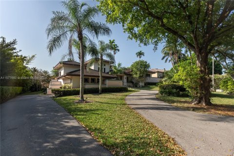 House in Coral Gables, Florida 4 bedrooms, 456.34 sq.m. № 1188904 - photo 4