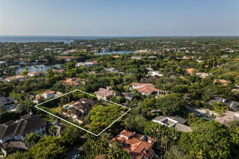 House in Coral Gables, Florida 4 bedrooms, 456.34 sq.m. № 1188904 - photo 25