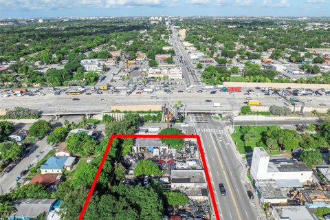 Propiedad comercial en venta en Miami, Florida № 1378851 - foto 3