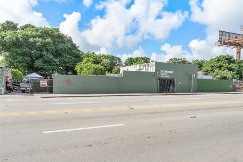 Propiedad comercial en venta en Miami, Florida № 1378851 - foto 8