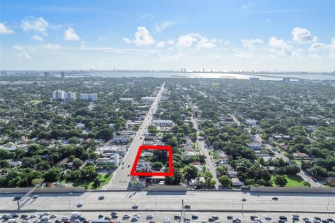 Propiedad comercial en venta en Miami, Florida № 1378851 - foto 7