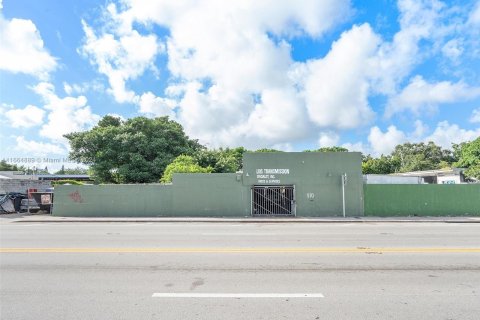 Propiedad comercial en venta en Miami, Florida № 1378851 - foto 9