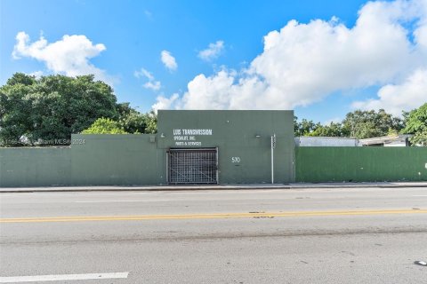 Propiedad comercial en venta en Miami, Florida № 1378851 - foto 11