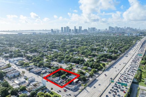 Propiedad comercial en venta en Miami, Florida № 1378851 - foto 6