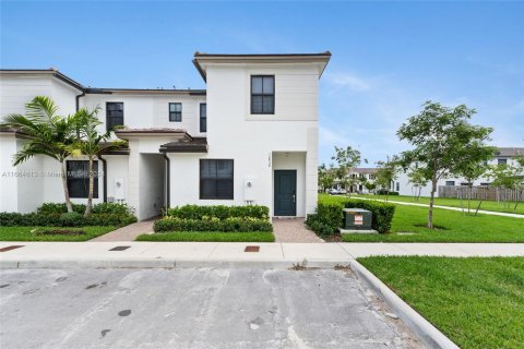 Touwnhouse à vendre à Homestead, Floride: 3 chambres, 143.53 m2 № 1379167 - photo 1