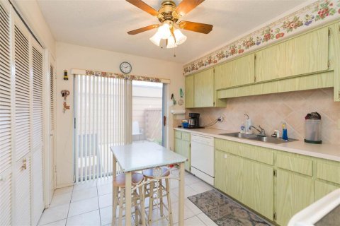 Condominio en venta en New Port Richey, Florida, 2 dormitorios, 106.28 m2 № 1392231 - foto 16