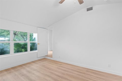 Casa en alquiler en Miami Shores, Florida, 3 dormitorios, 156.63 m2 № 1352080 - foto 28