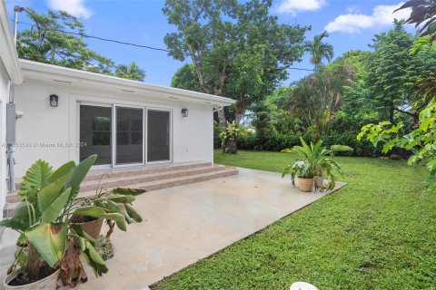 House in Miami Shores, Florida 3 bedrooms, 156.63 sq.m. № 1352080 - photo 5