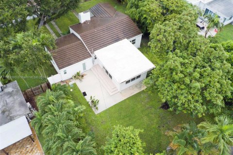 Casa en alquiler en Miami Shores, Florida, 3 dormitorios, 156.63 m2 № 1352080 - foto 2