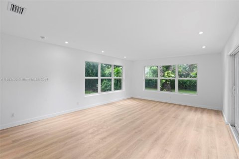 Casa en alquiler en Miami Shores, Florida, 3 dormitorios, 156.63 m2 № 1352080 - foto 17