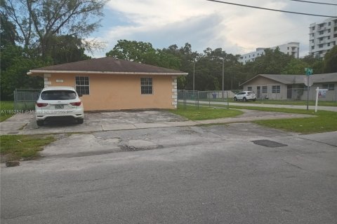 Propiedad comercial en venta en Miami, Florida, 242.47 m2 № 1352045 - foto 5