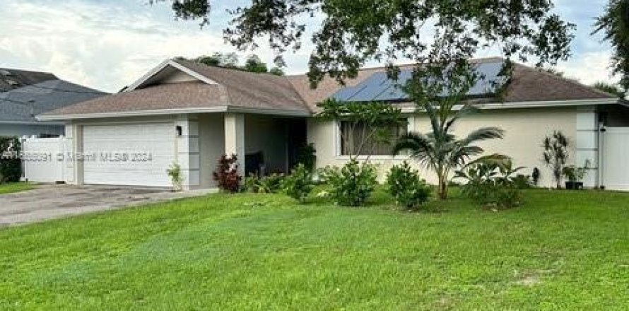 House in Naples, Florida 4 bedrooms, 157.66 sq.m. № 1352046