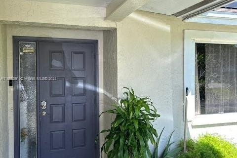 House in Naples, Florida 4 bedrooms, 157.66 sq.m. № 1352046 - photo 3