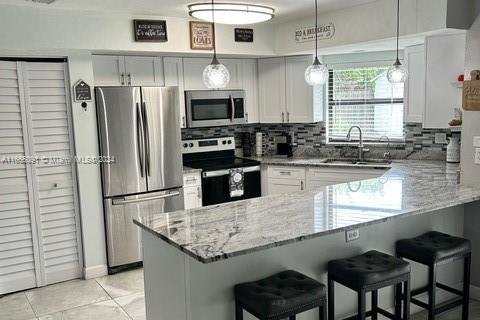 House in Naples, Florida 4 bedrooms, 157.66 sq.m. № 1352046 - photo 6