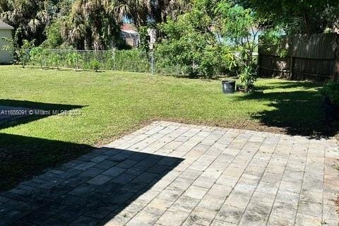 House in Naples, Florida 4 bedrooms, 157.66 sq.m. № 1352046 - photo 22