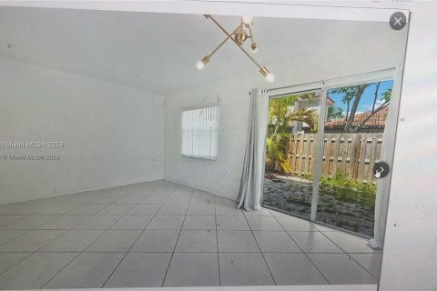 Townhouse in Miami Lakes, Florida 3 bedrooms № 1352047 - photo 7