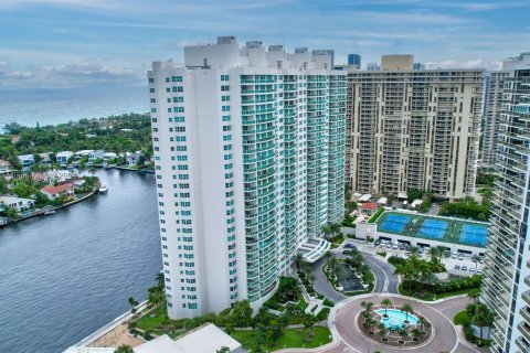 Condominio en venta en Aventura, Florida, 3 dormitorios, 303.23 m2 № 1352079 - foto 14