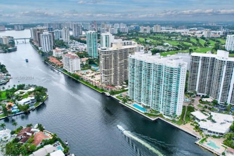 Condominio en venta en Aventura, Florida, 3 dormitorios, 303.23 m2 № 1352079 - foto 13