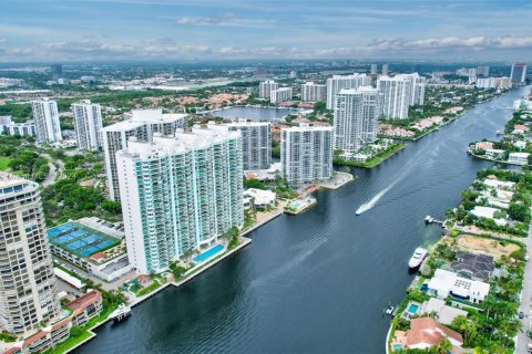 Condominio en venta en Aventura, Florida, 3 dormitorios, 303.23 m2 № 1352079 - foto 11