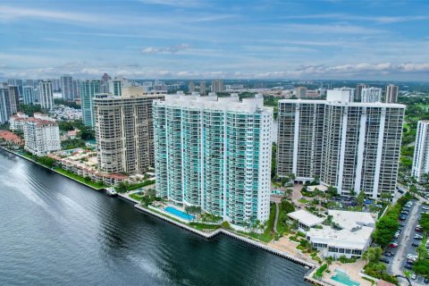 Condominio en venta en Aventura, Florida, 3 dormitorios, 303.23 m2 № 1352079 - foto 10