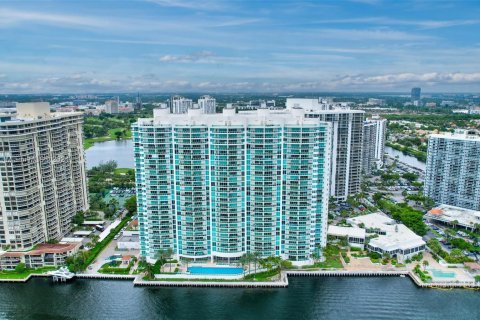 Condominio en venta en Aventura, Florida, 3 dormitorios, 303.23 m2 № 1352079 - foto 9