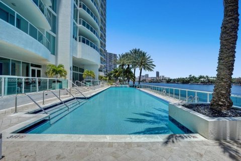 Copropriété à vendre à Aventura, Floride: 3 chambres, 303.23 m2 № 1352079 - photo 6