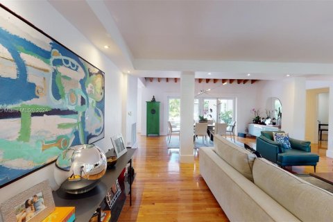 House in Coral Gables, Florida 3 bedrooms, 190.73 sq.m. № 1352078 - photo 1