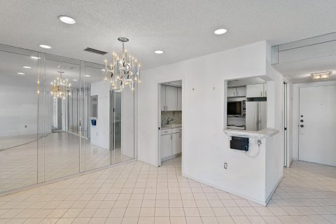 Condo in South Palm Beach, Florida, 2 bedrooms  № 1223240 - photo 24