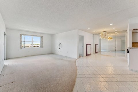 Condo in South Palm Beach, Florida, 2 bedrooms  № 1223240 - photo 30