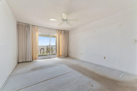 Condo in South Palm Beach, Florida, 2 bedrooms  № 1223240 - photo 17