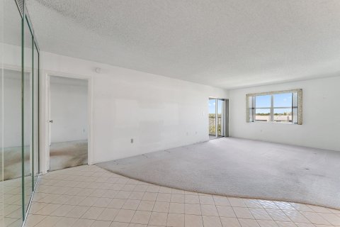 Condo in South Palm Beach, Florida, 2 bedrooms  № 1223240 - photo 29