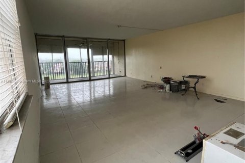 Condo in Lauderhill, Florida, 3 bedrooms  № 878130 - photo 18