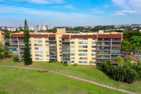 Condo in Lauderhill, Florida, 3 bedrooms  № 878130 - photo 3