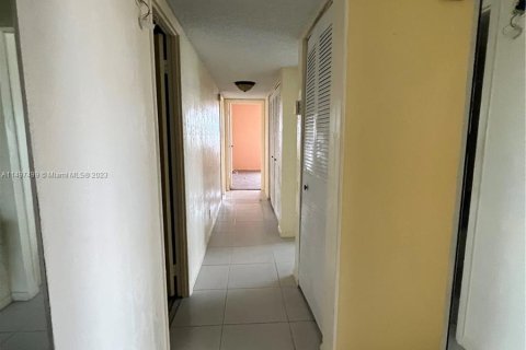 Condo in Lauderhill, Florida, 3 bedrooms  № 878130 - photo 25