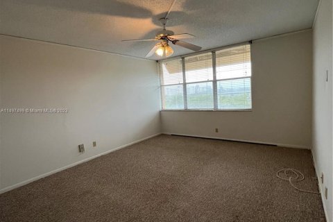 Condo in Lauderhill, Florida, 3 bedrooms  № 878130 - photo 23