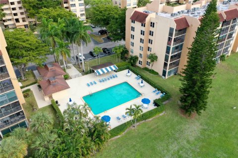 Condominio en venta en Lauderhill, Florida, 3 dormitorios, 147.06 m2 № 878130 - foto 1