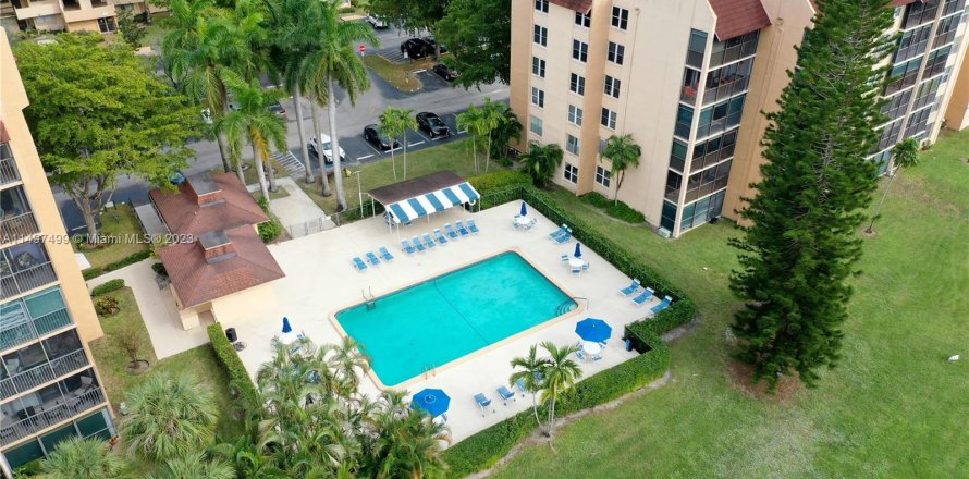 Condominio en Lauderhill, Florida, 3 dormitorios  № 878130