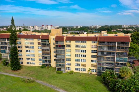 Copropriété à vendre à Lauderhill, Floride: 3 chambres, 147.06 m2 № 878130 - photo 9