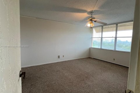 Condo in Lauderhill, Florida, 3 bedrooms  № 878130 - photo 22